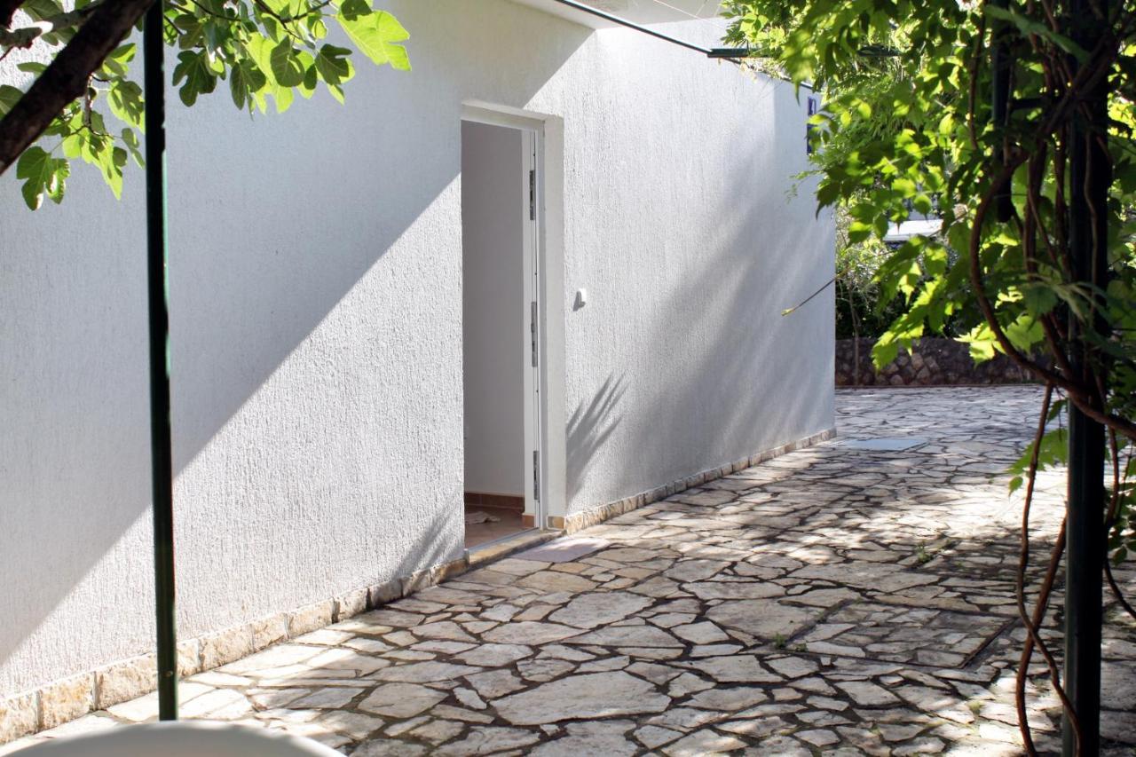Apartments With A Parking Space Vantacici, Krk - 5425 Exterior photo